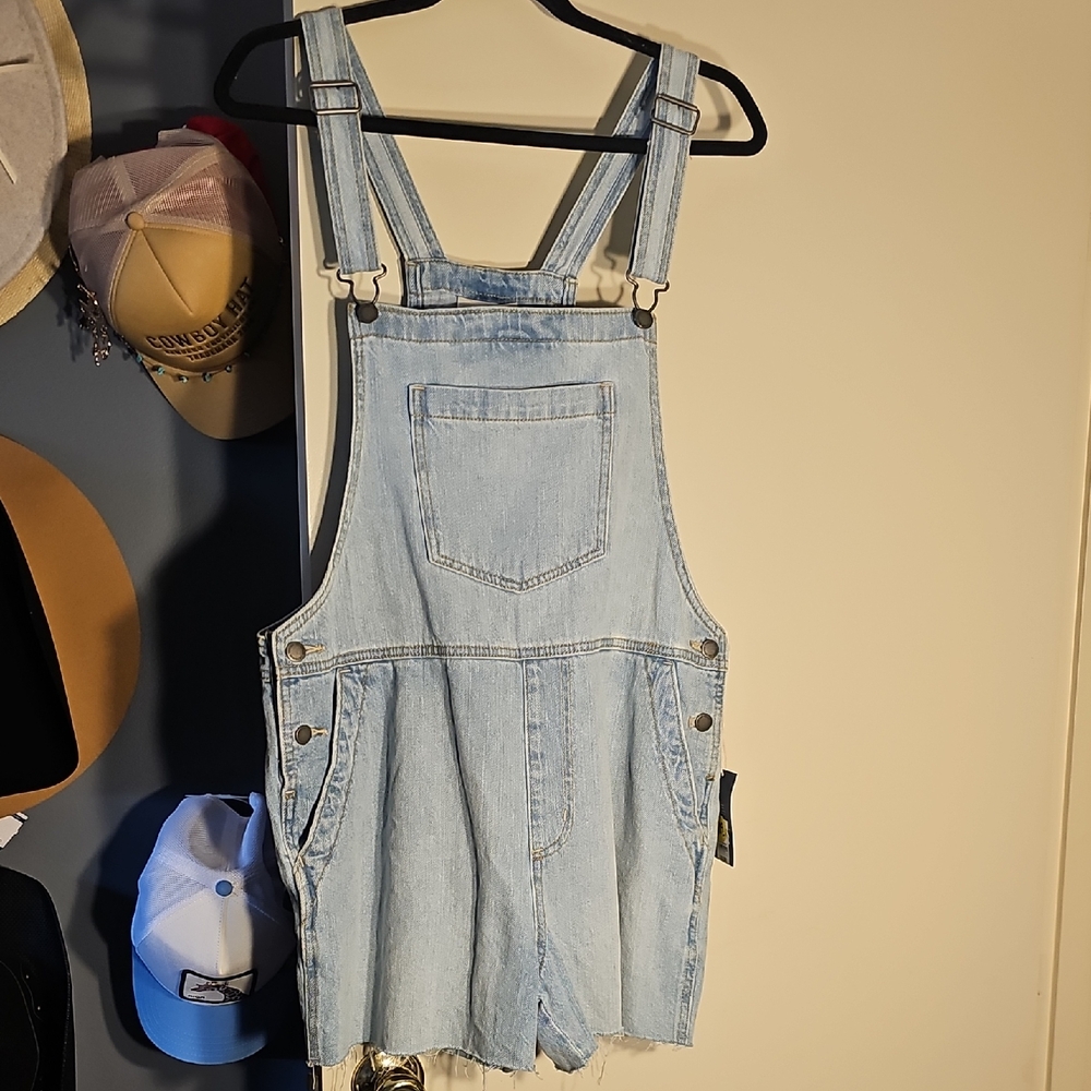 Universal Thread Overhalls Shorts
